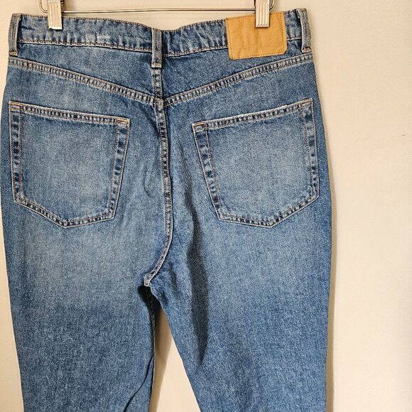 EUC H&M DIVIDED DISTRESSED JEANS HI RISE TAPERED SIZE 12 - Picture 3 of 14